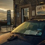 Fort williams ecosse : location voiture près du Ben Nevis et Loch Linnhe au golden hour