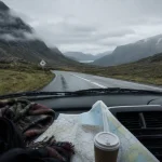 Temperatures en ecosse : route des Highlands, brume et vêtements chauds