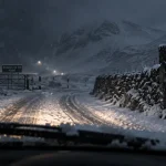 Ecosse neige : route dans les Highlands, pneus dans la neige et visibilité réduite