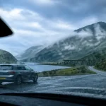 Edimbourg ile de skye, route brumeuse près de Glenfinnan
