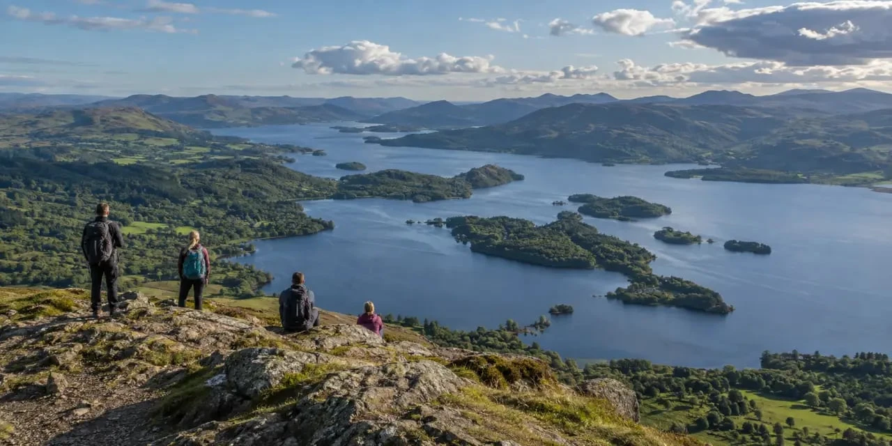 Panorama du Ben Lomond en Écosse avec vue sur le Loch Lomond et les Trossachs pour une randonnée au Ben Lomond