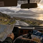 Road trip ecosse en famille en voiture, pause à Skye, route et loch brumeux