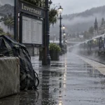 Road trip ecosse sans voiture : train à Inverness, quai sous brume